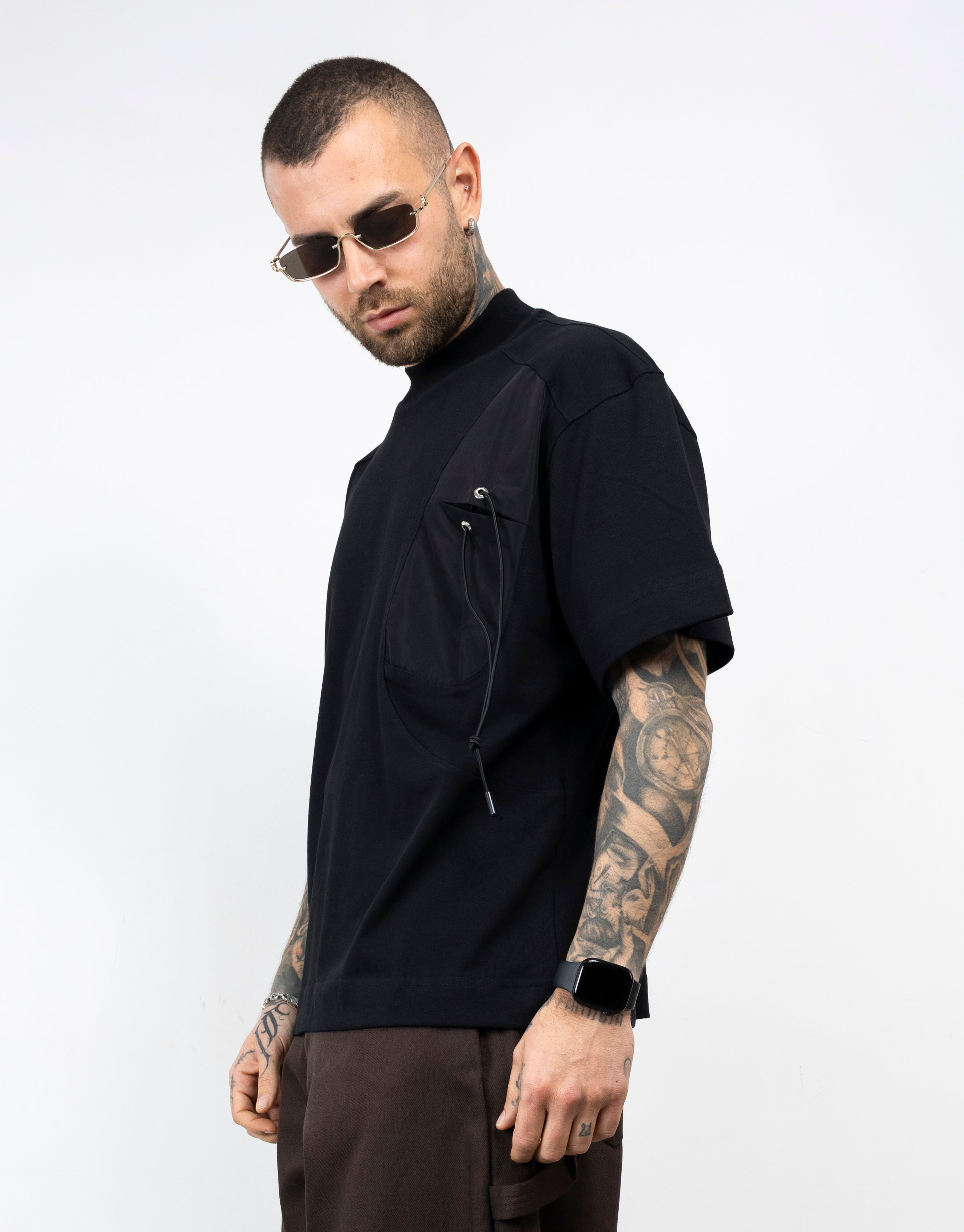 T-shirt laccio e occhielli
