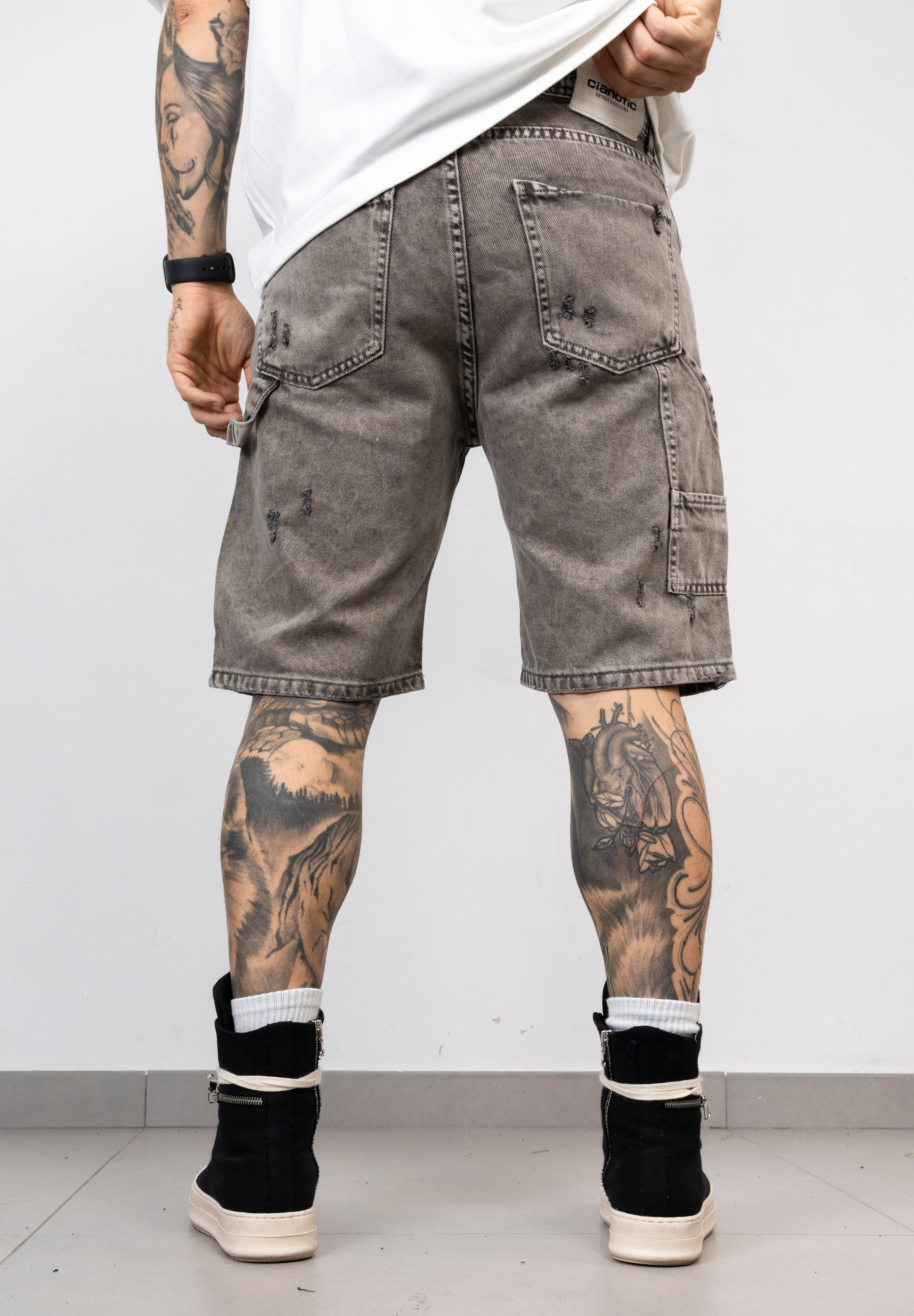 Short Carpenter vandal