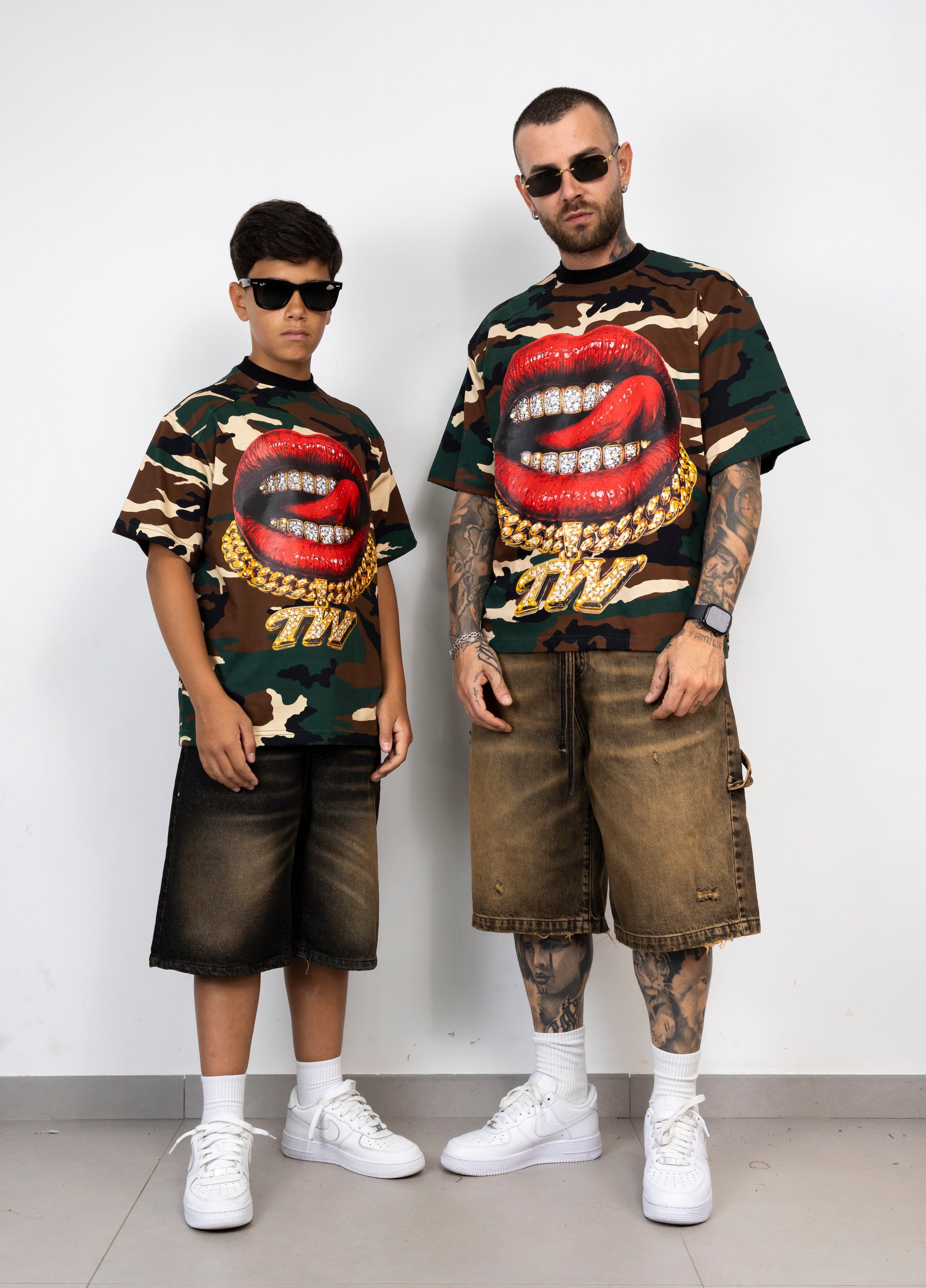 T-Shirt Oversize Camouflage con Stampa