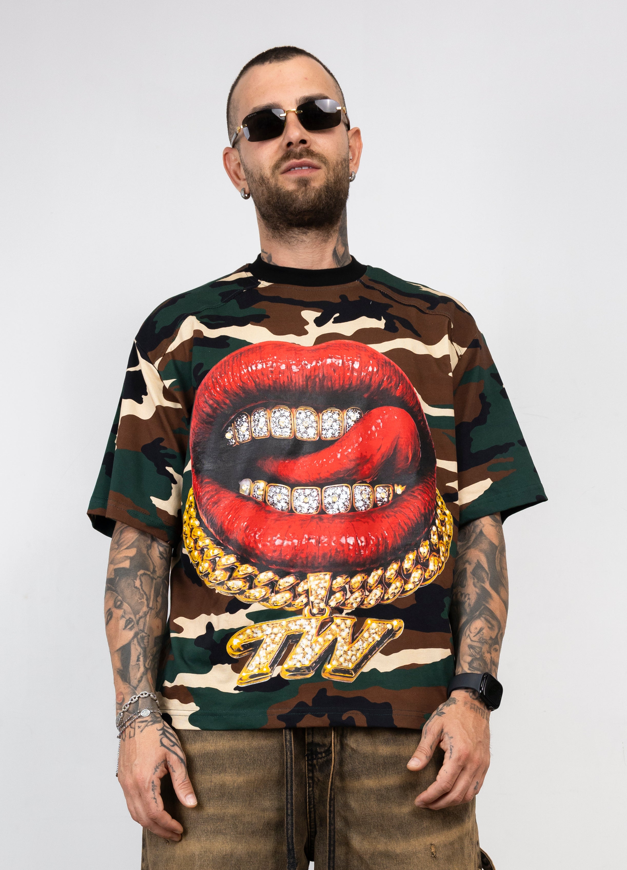 T-Shirt Oversize Camouflage con Stampa