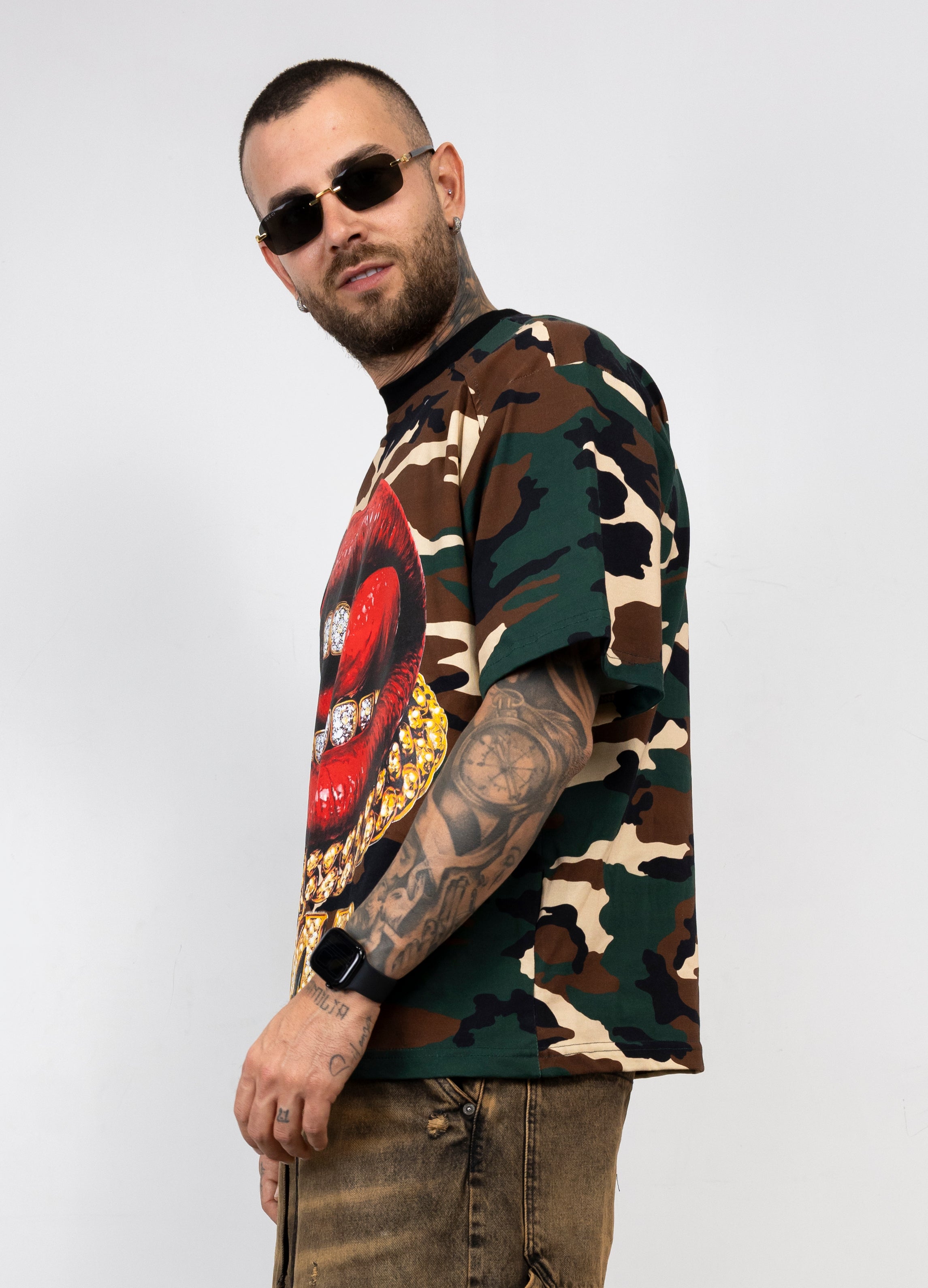T-Shirt Oversize Camouflage con Stampa