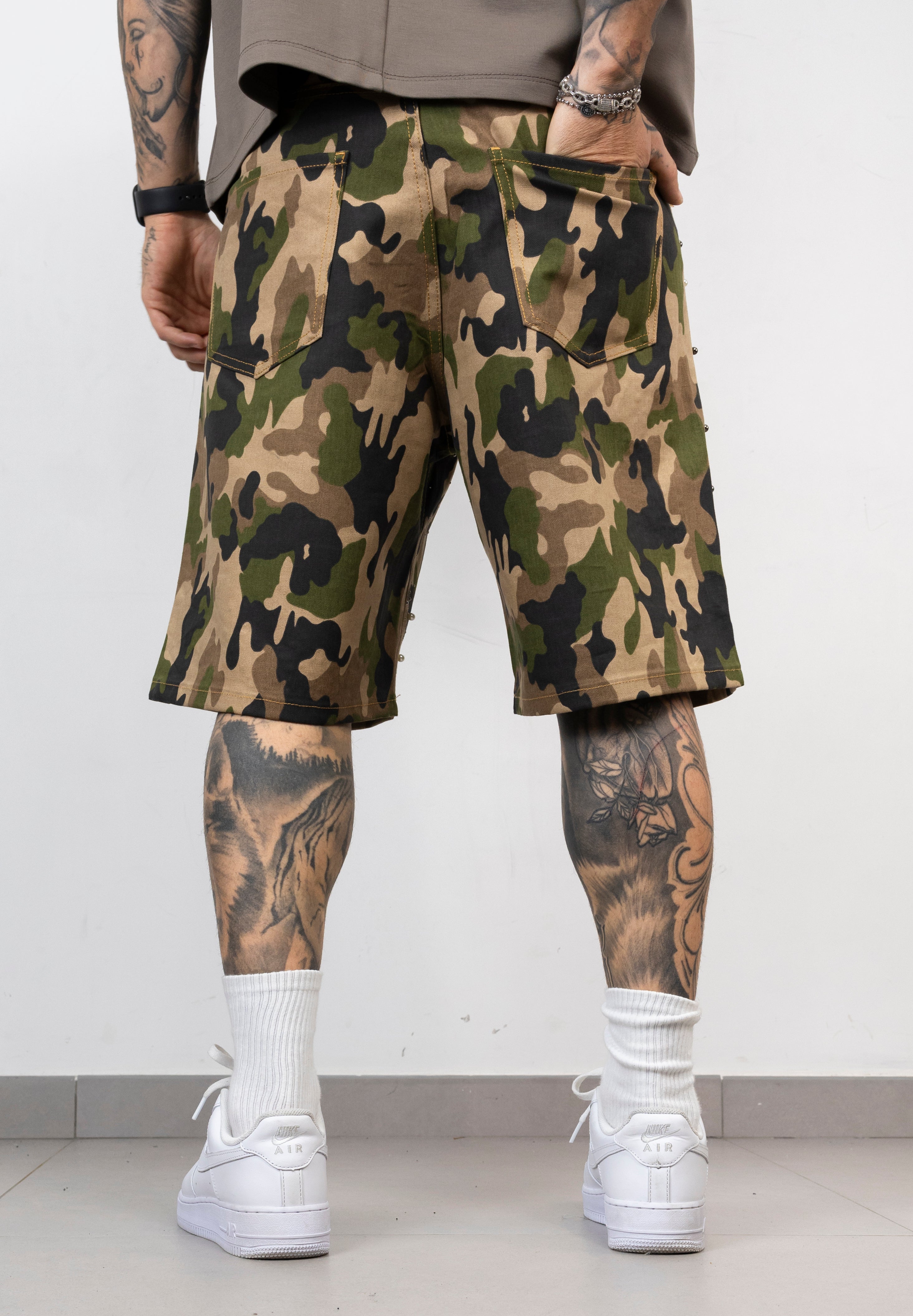 Bermuda Camouflage con Applicazioni Borchiate e brillantini