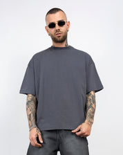 T-shirt over scritte