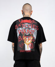 T-shirt over scritte