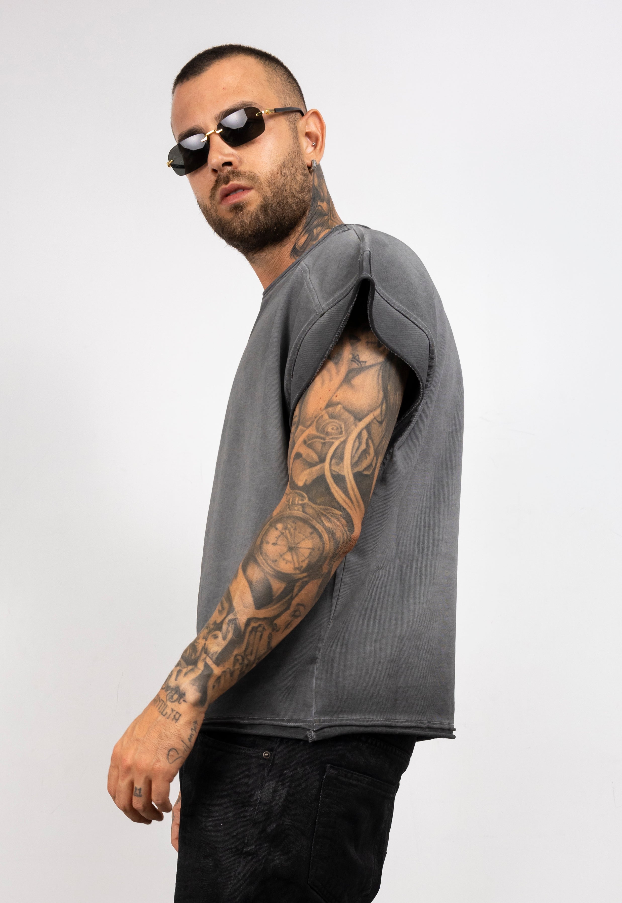 T-Shirt Over Washed con Maniche taglio vivo