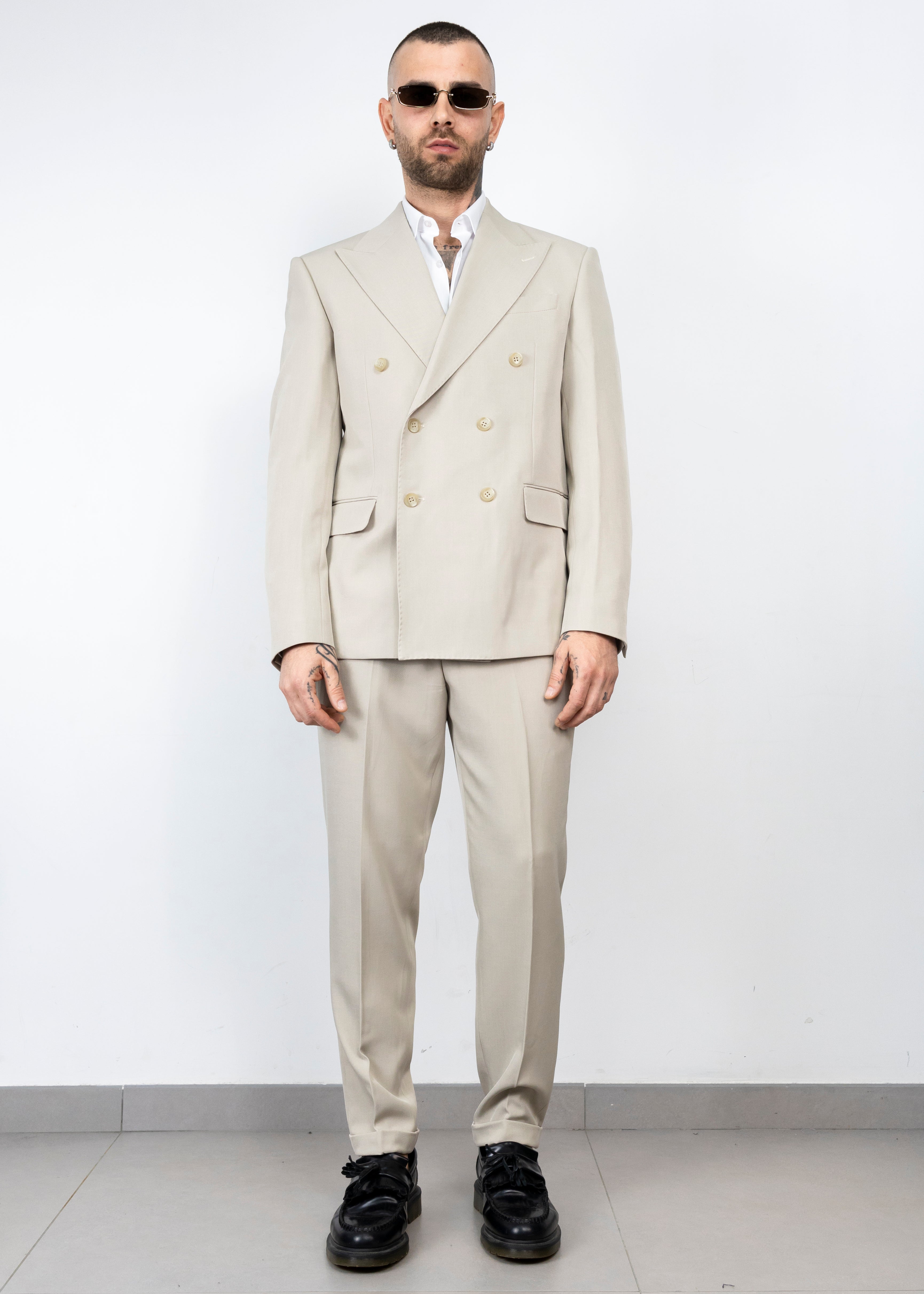 Abito elegante sei bottoni