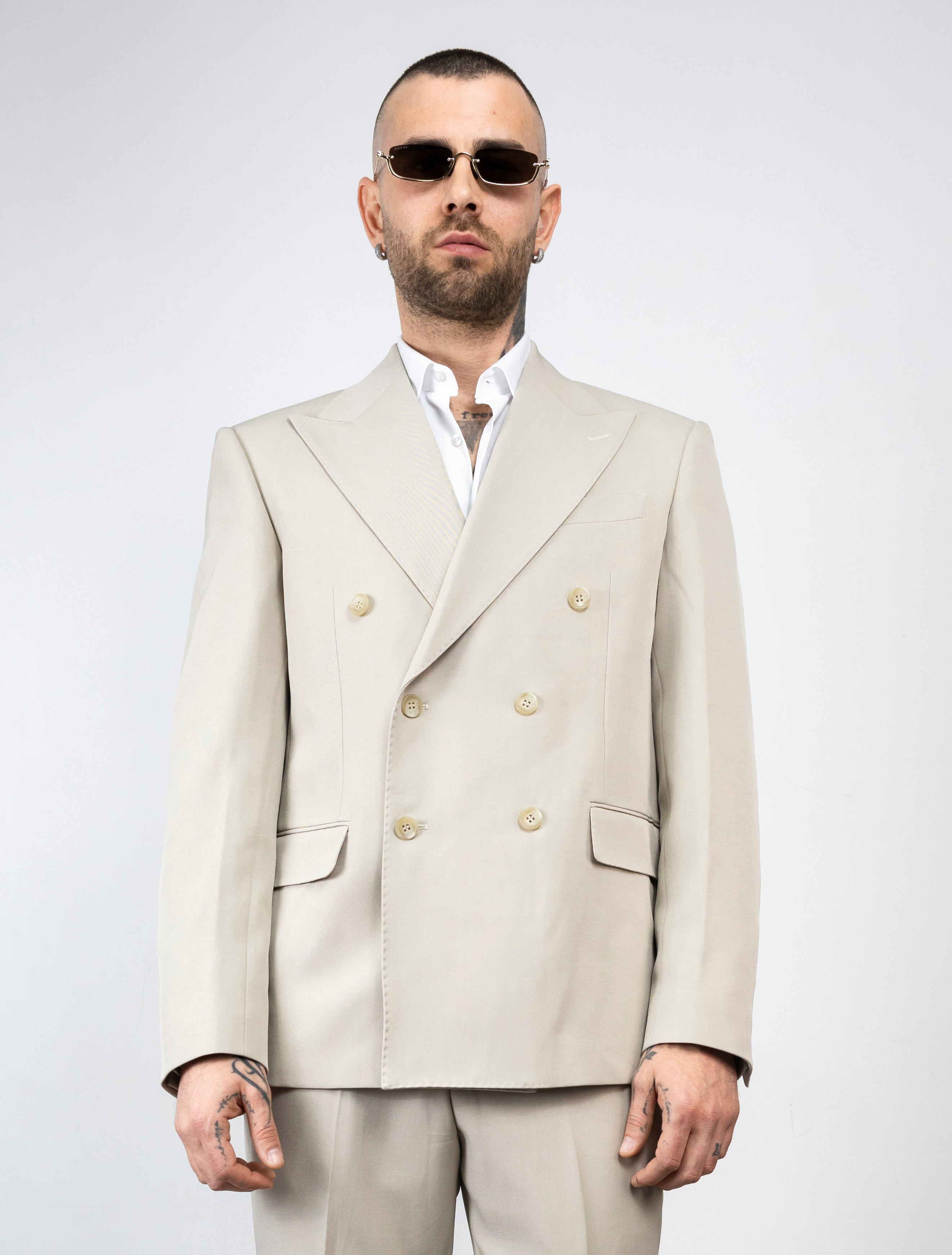 Abito elegante sei bottoni