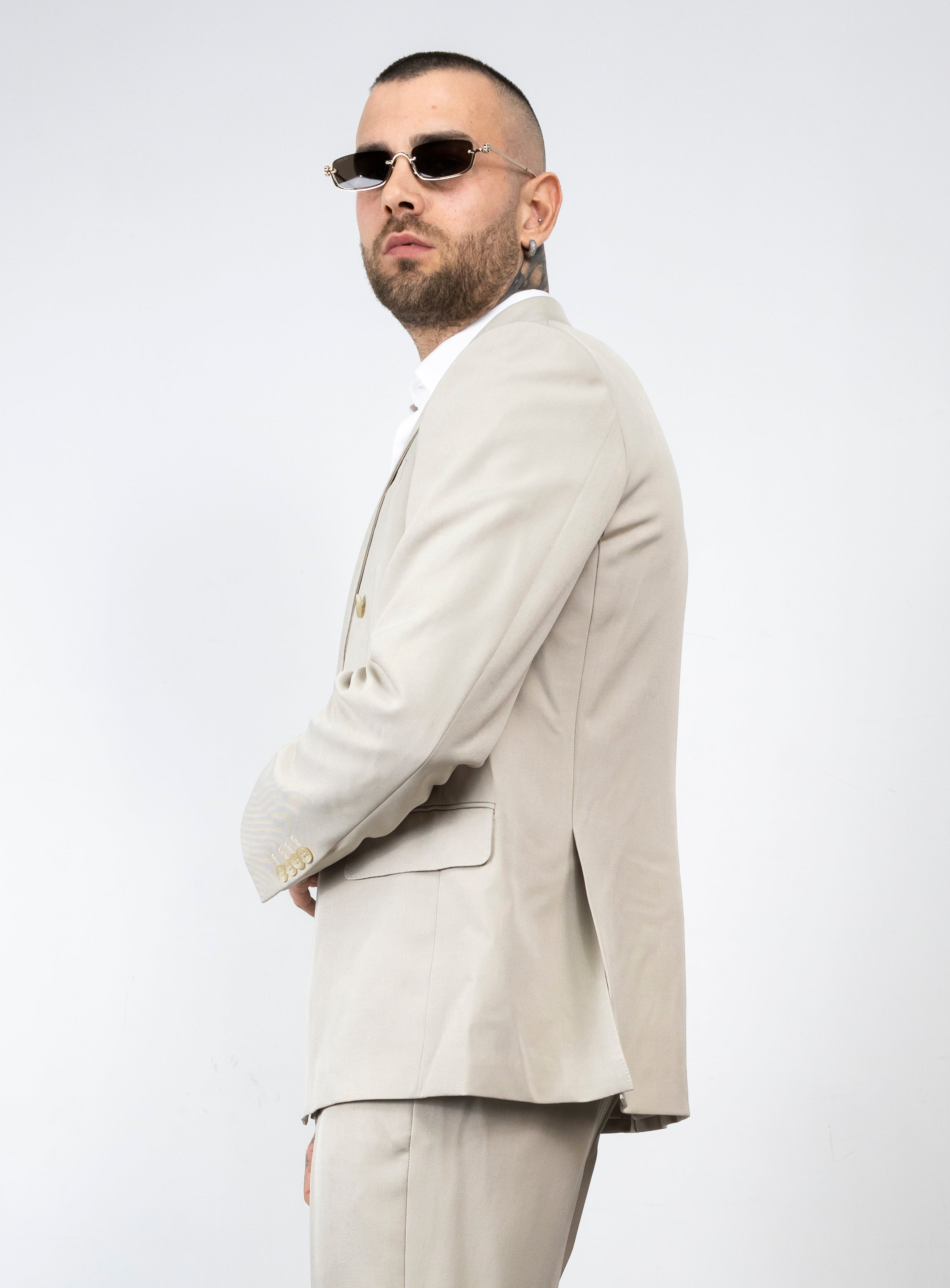 Abito elegante sei bottoni