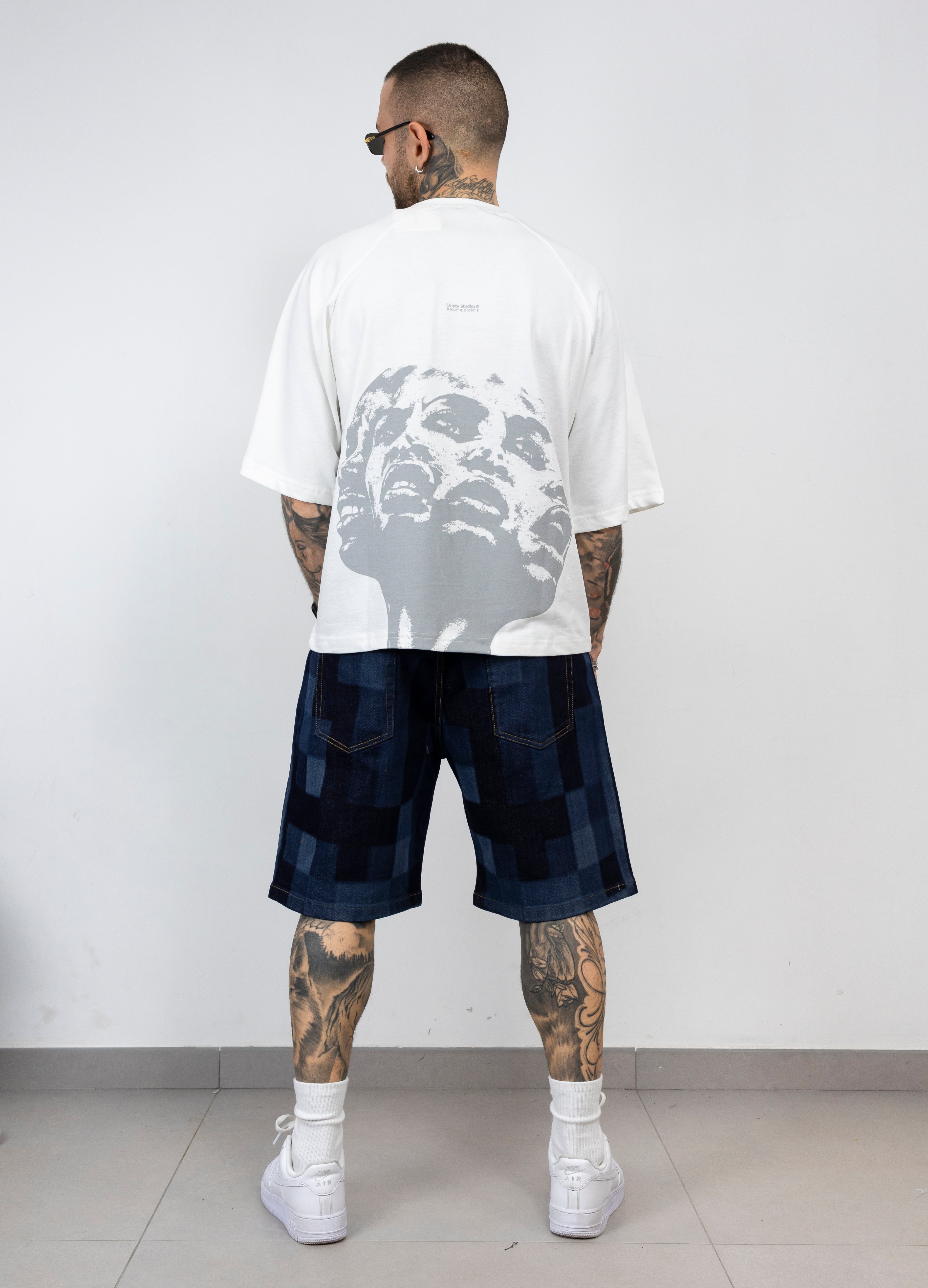 T-shirt volto empty