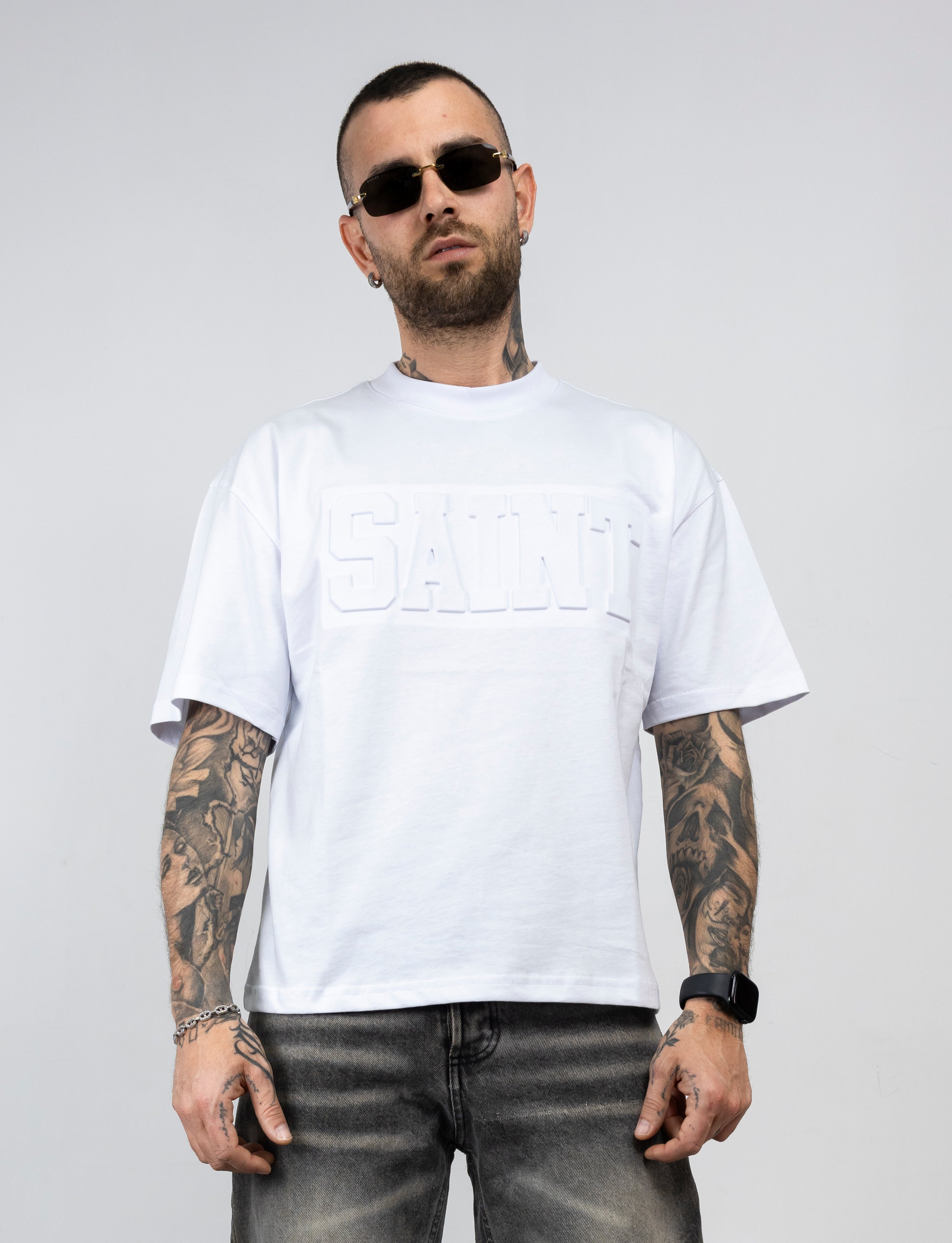 T-shirt saint man