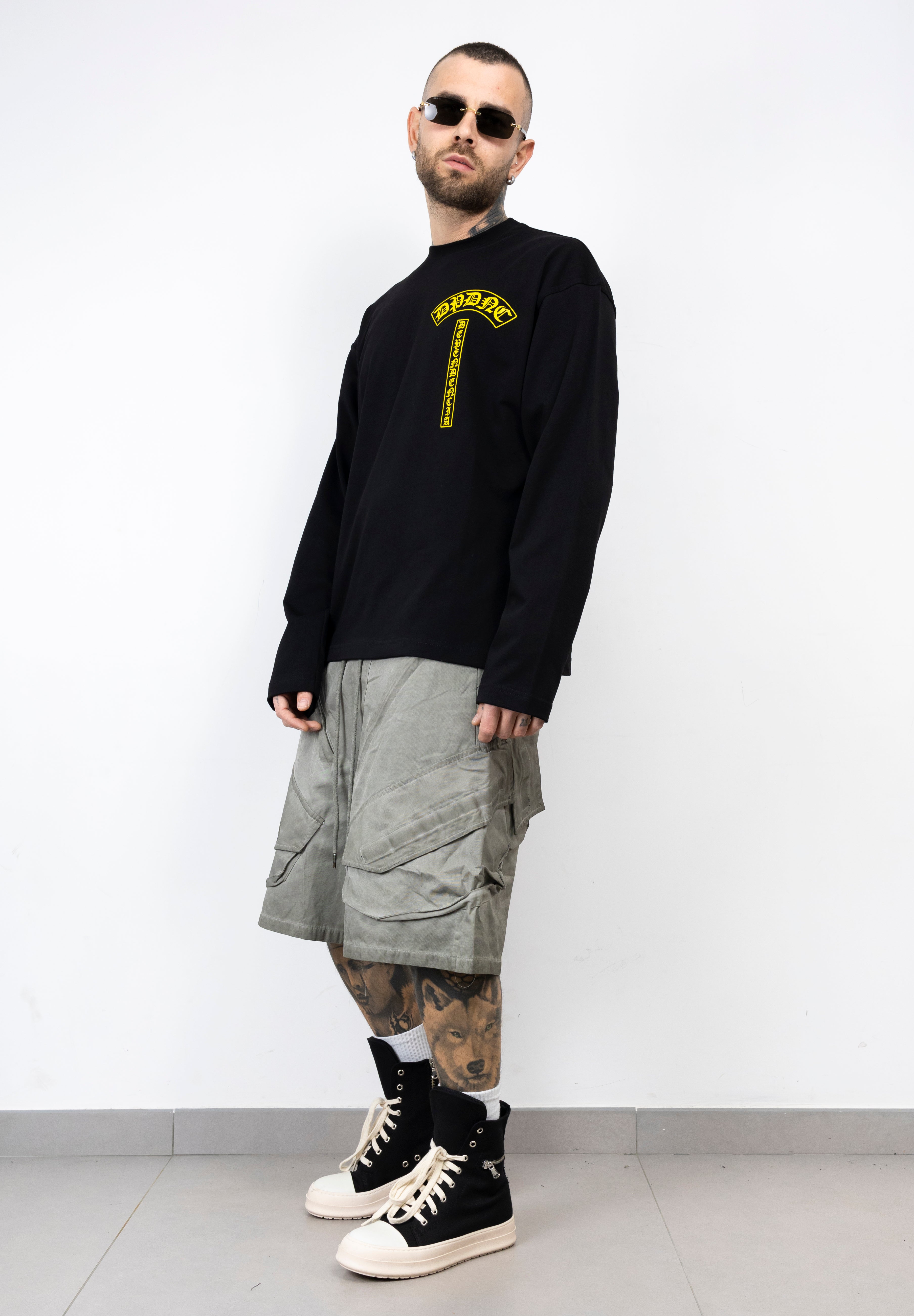 T-shirt croce gialla