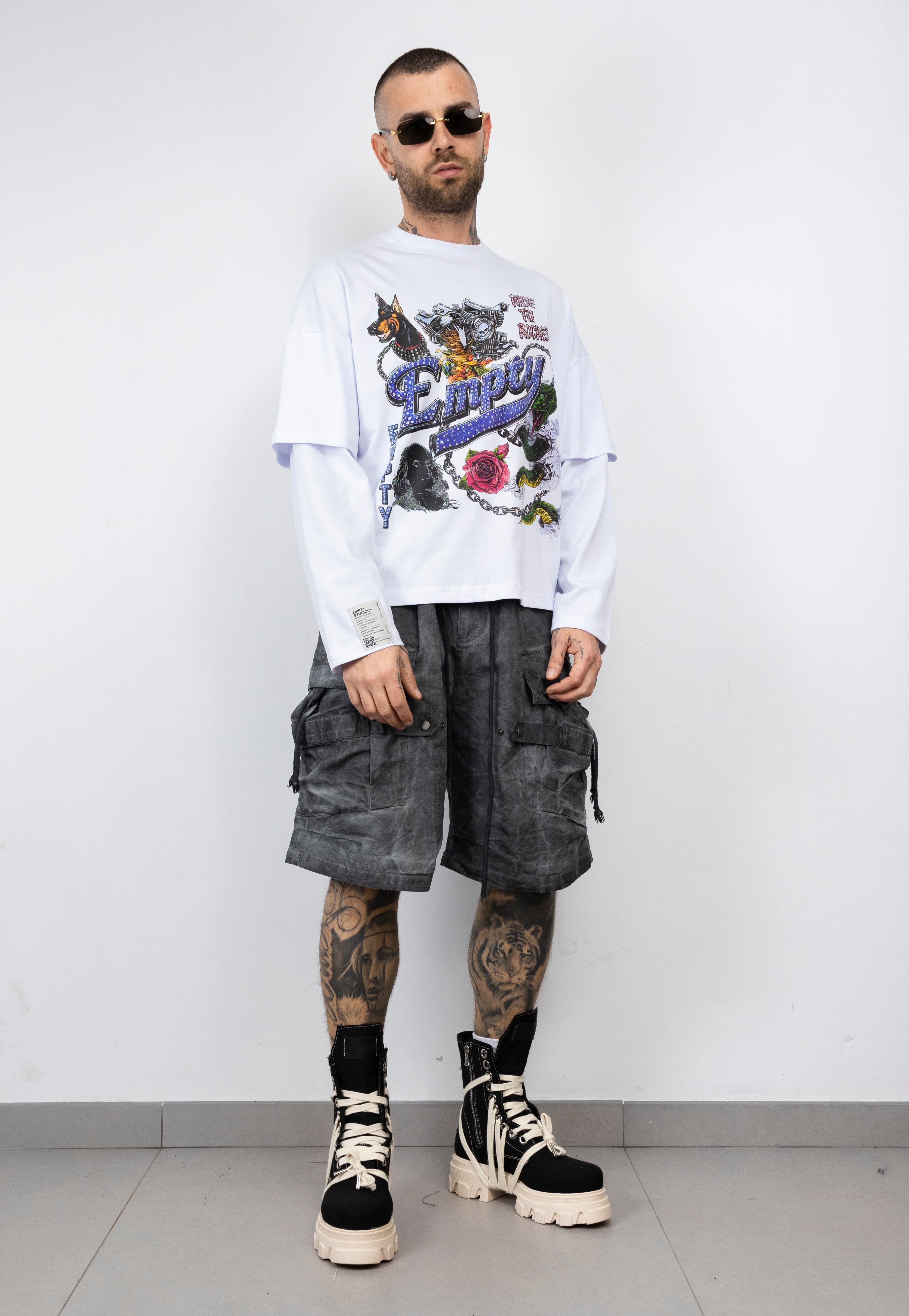 T-shirt double sleeve empty