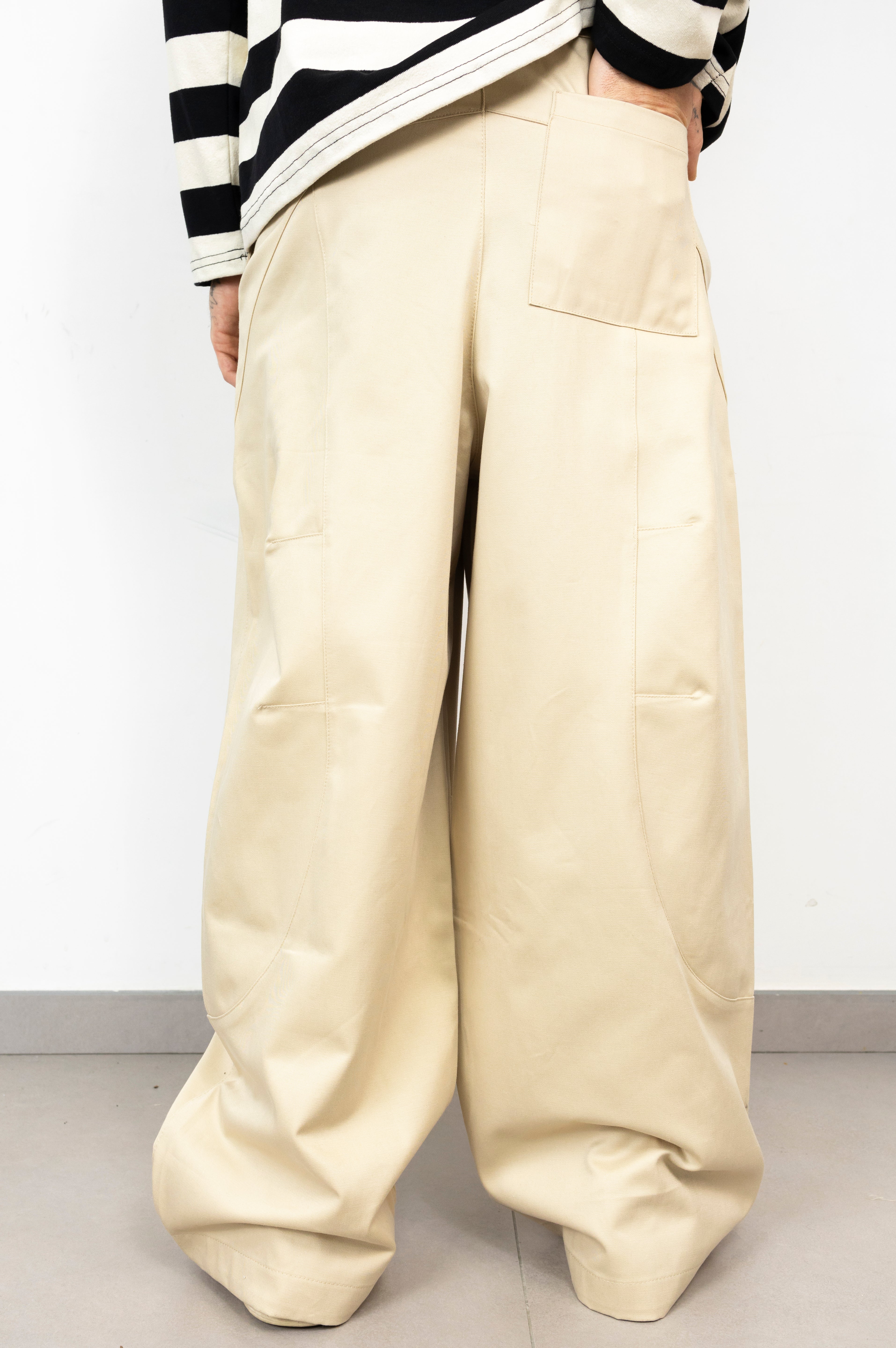 Pant. extra cut