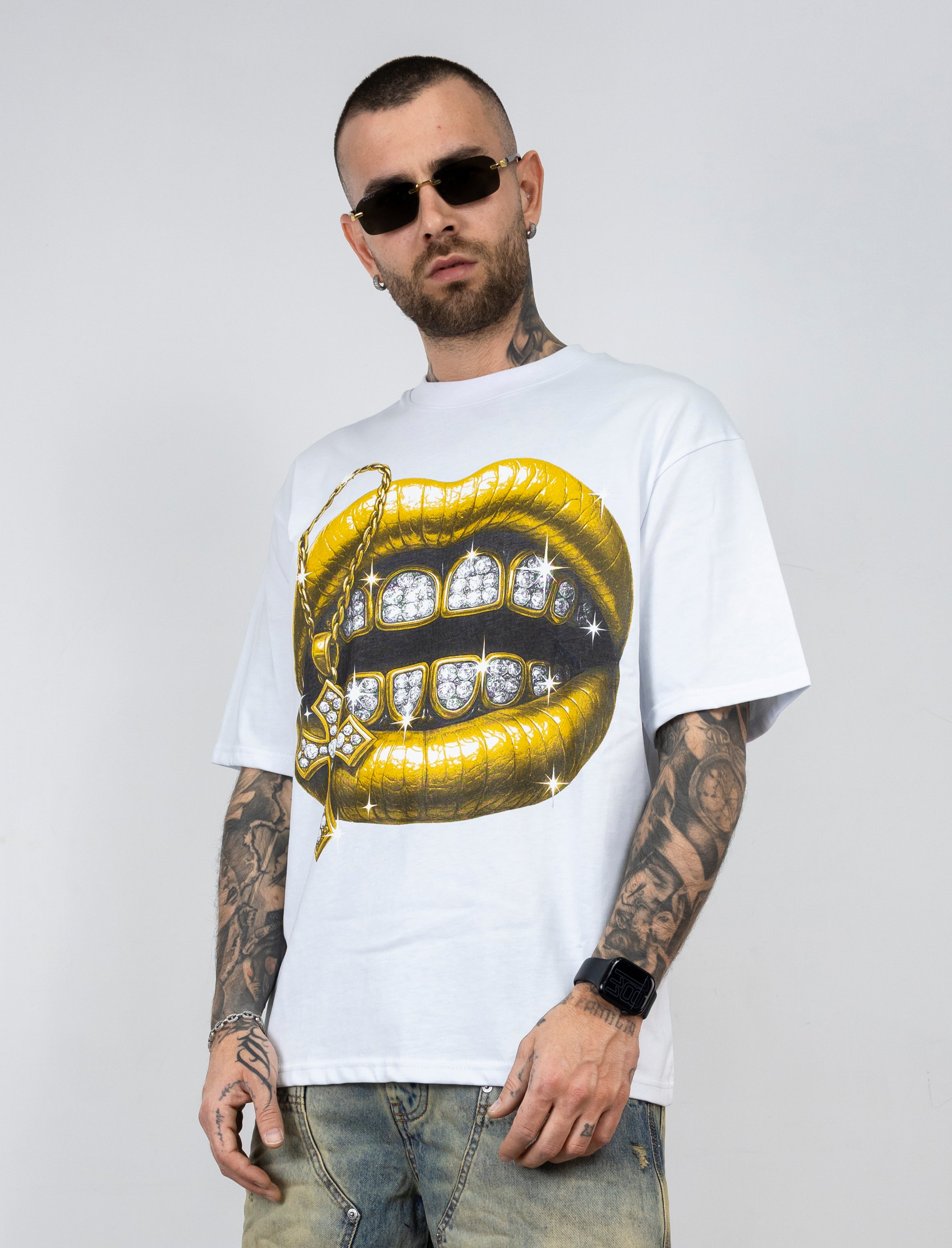 T-shirt mouth gold