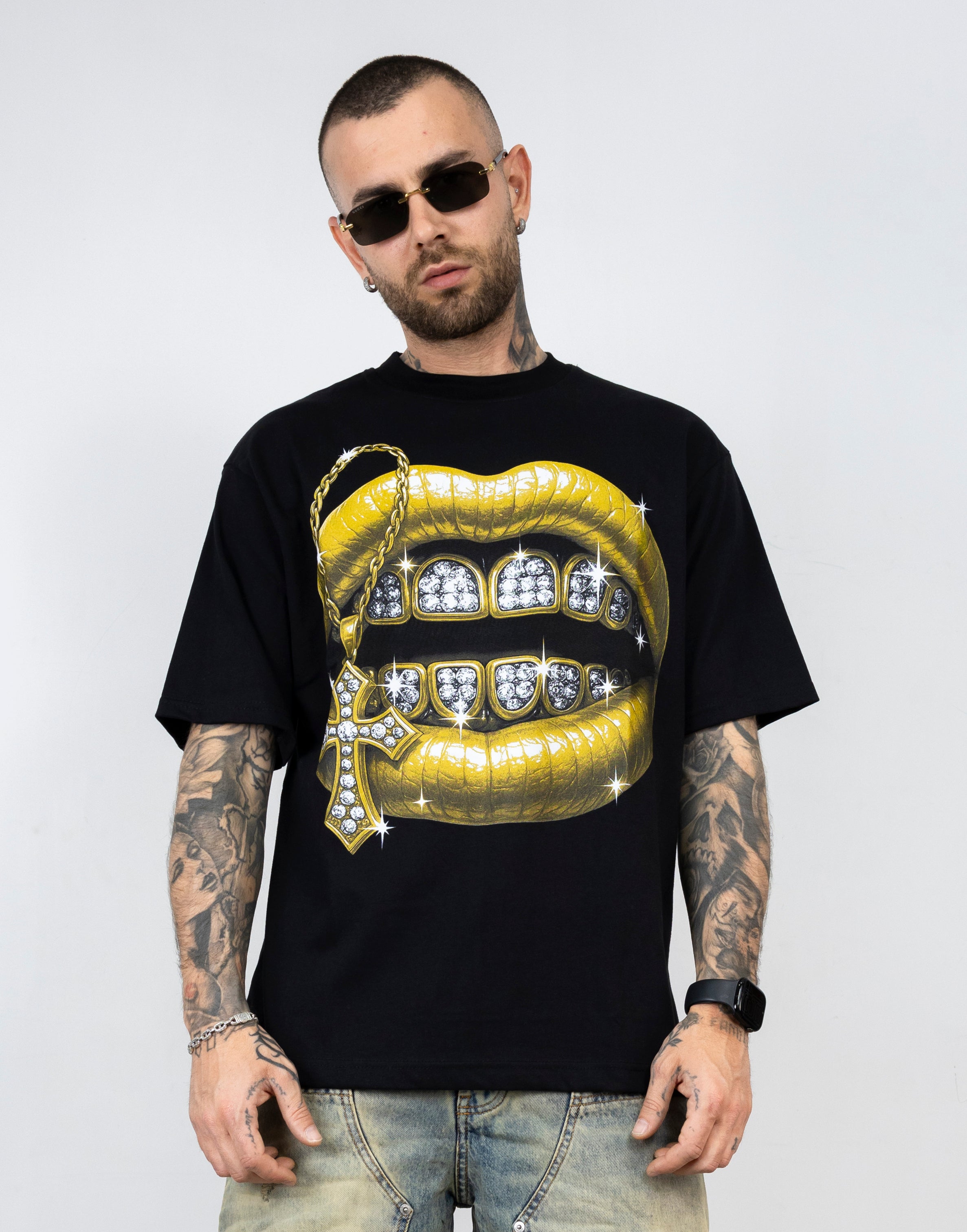 T-shirt mouth gold