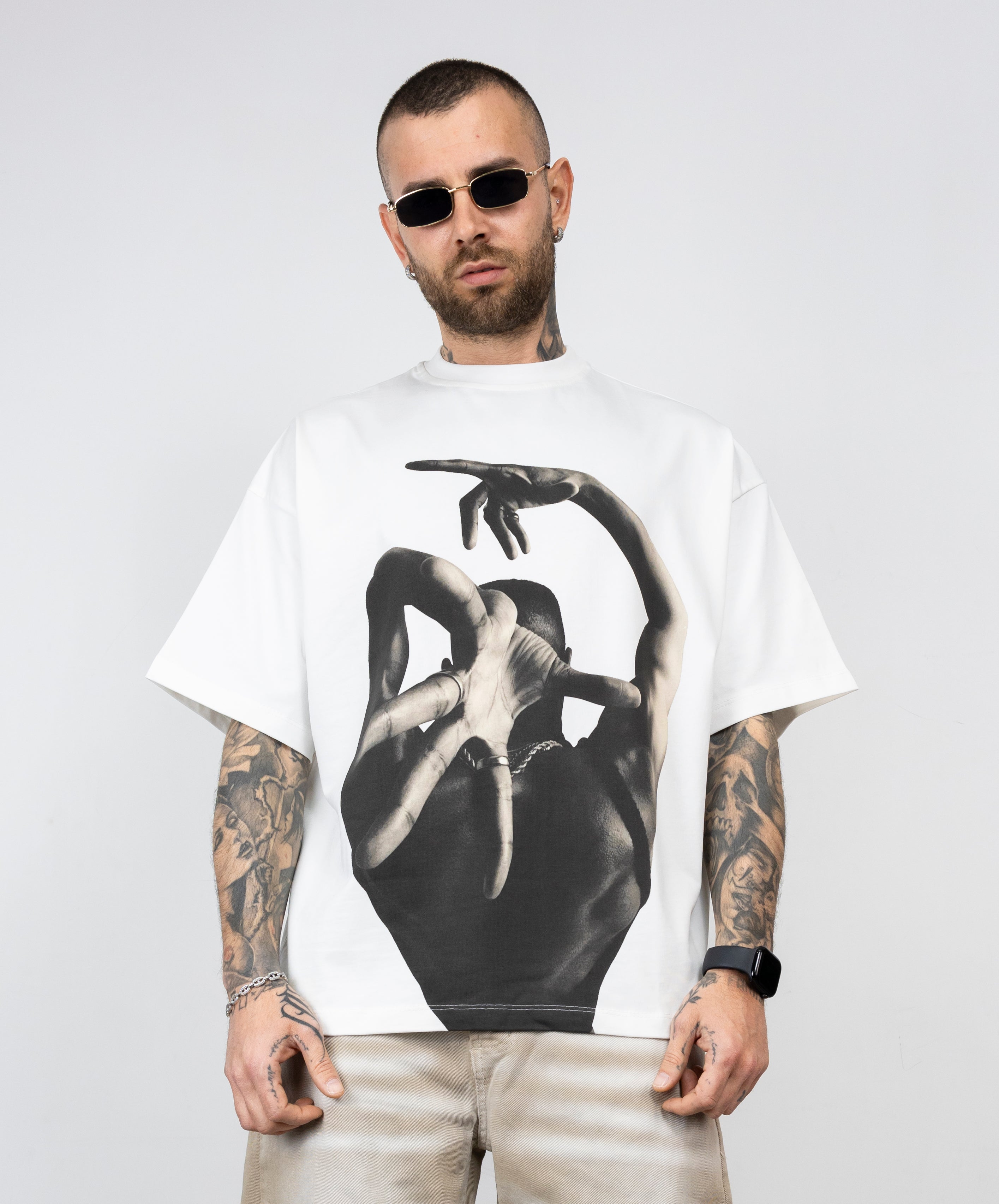 T-shirt over rich