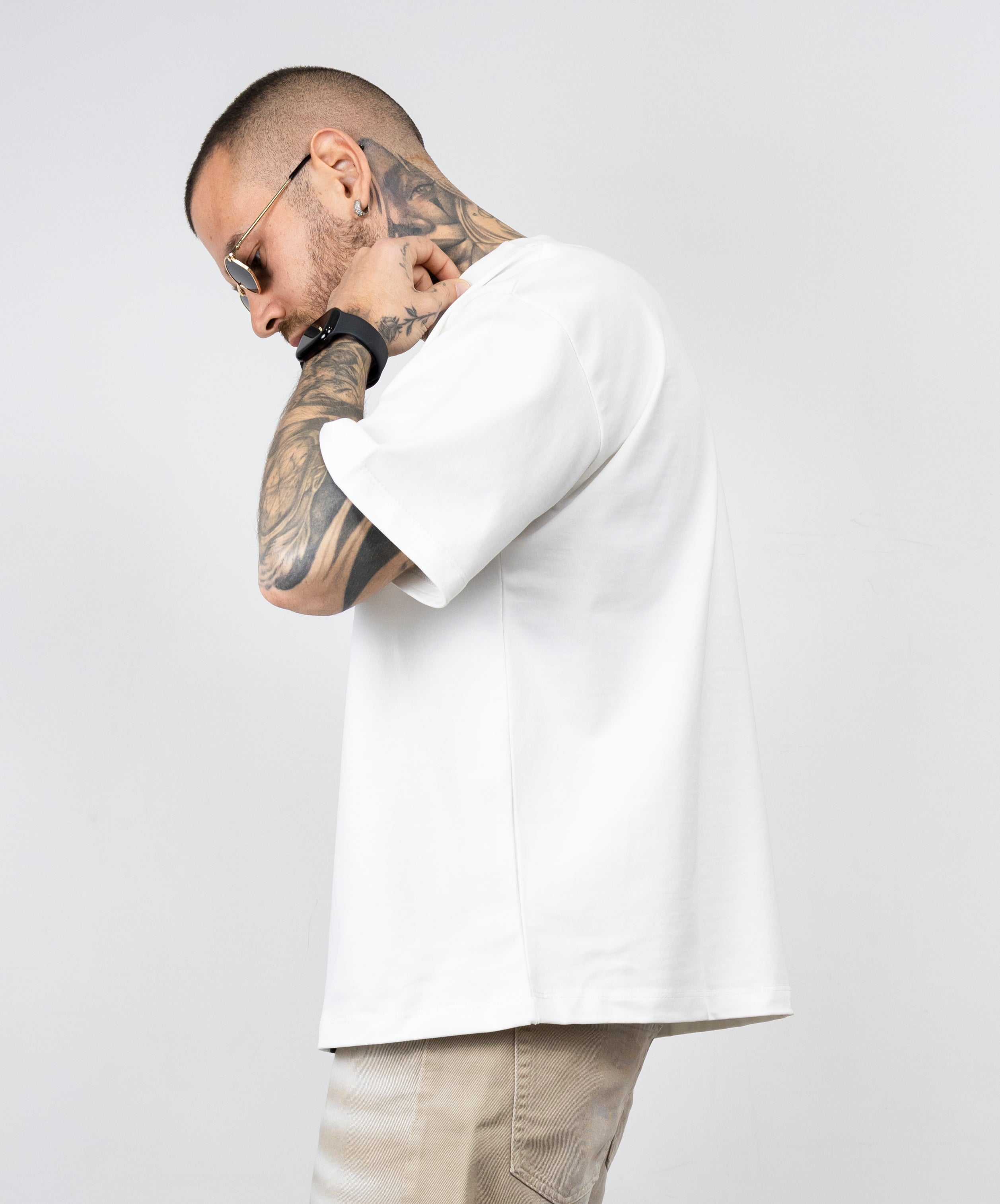 T-shirt over rich