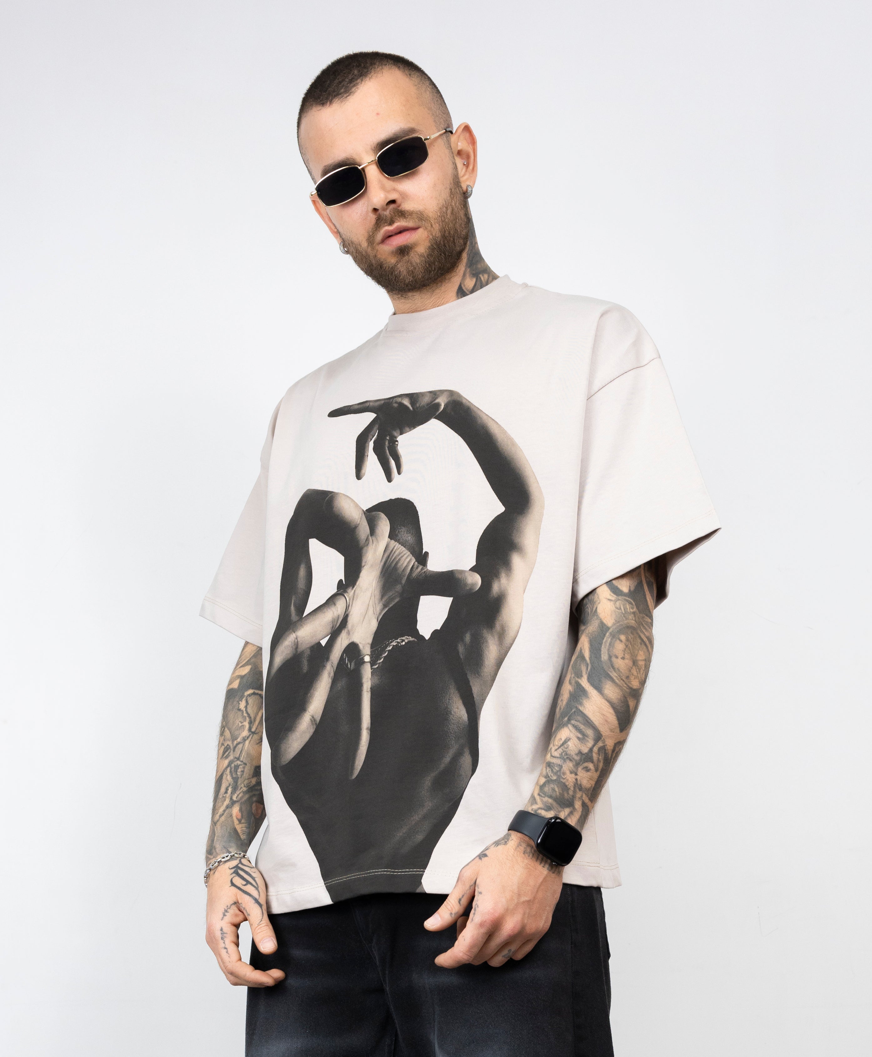 T-shirt over rich