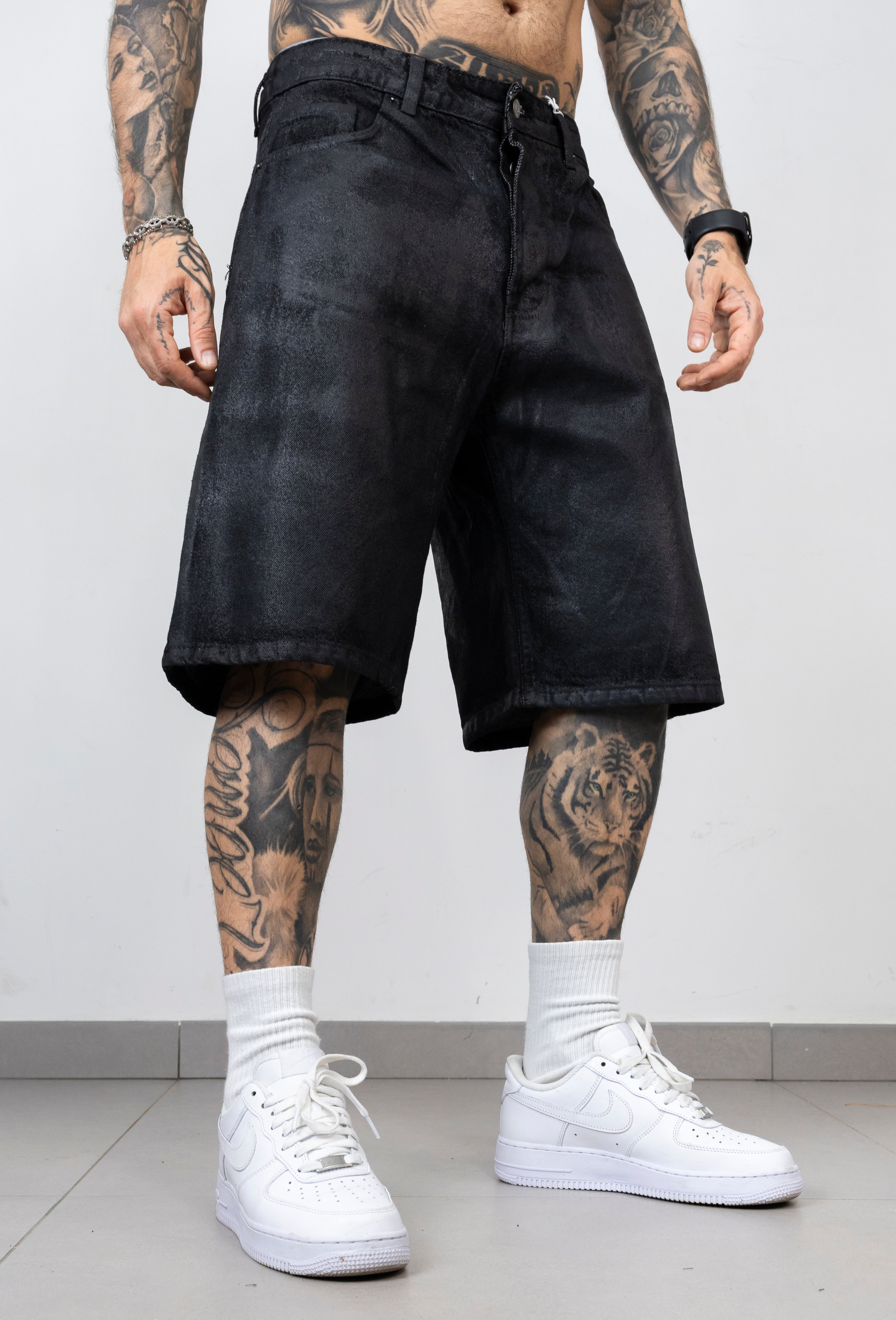 Bermuda spalmato verniciato black new